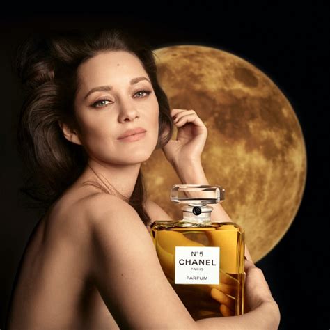 who is the woman in the chanel number 5 advert|Chanel N°5 Fall 2024 Campaign .